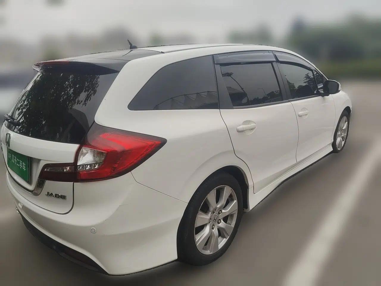 Honda Jade 2013 1.8L automatic Comfort version 5 seats — миниатюра 6