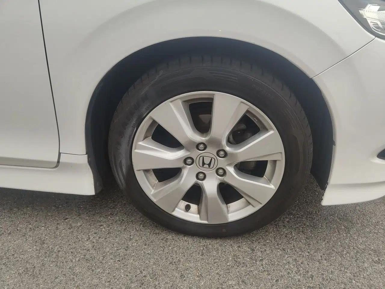 Honda Jade 2013 1.8L automatic Comfort version 5 seats — миниатюра 8