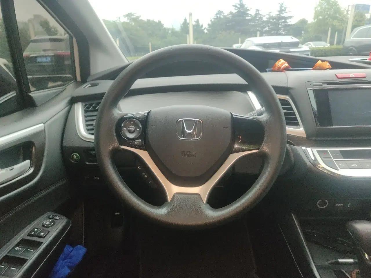 Honda Jade 2013 1.8L automatic Comfort version 5 seats — миниатюра 10