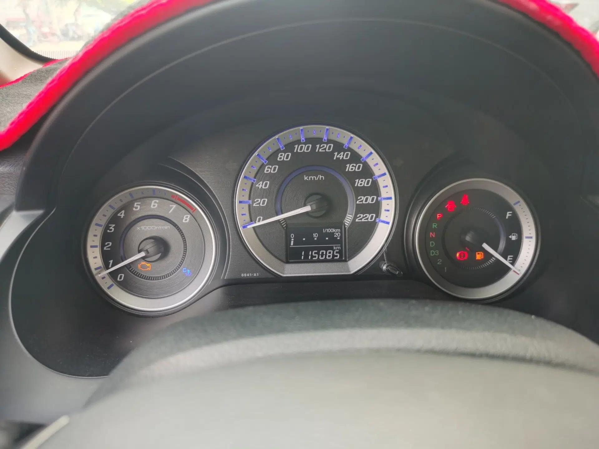 Honda City Classic 2012 1.5L Automatic Elite Edition — миниатюра 11