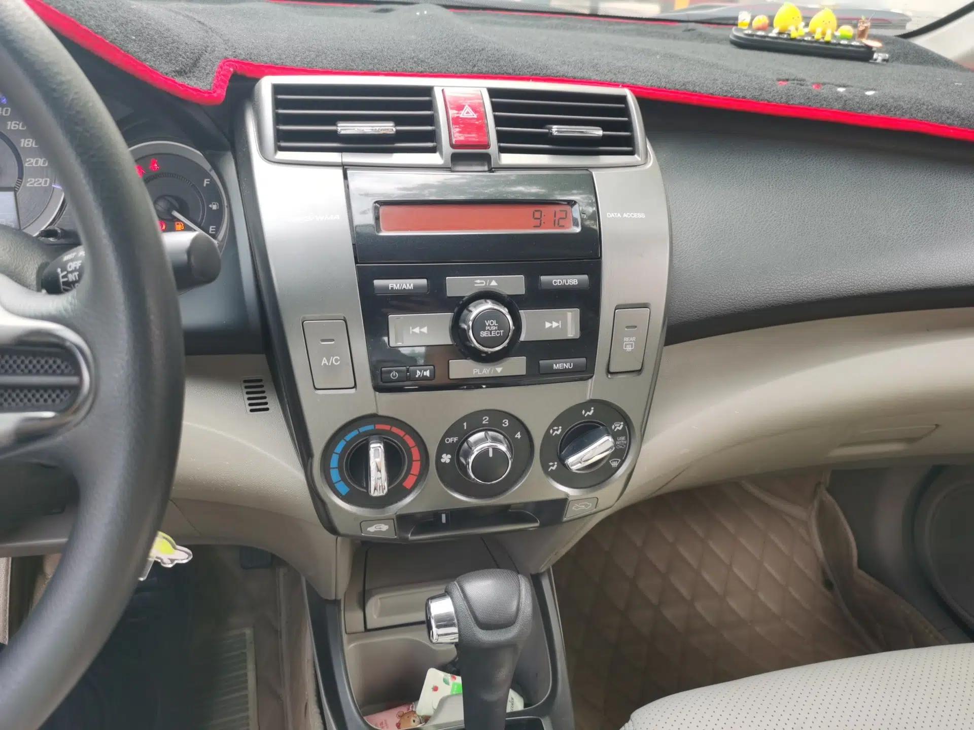 Honda City Classic 2012 1.5L Automatic Elite Edition — миниатюра 13