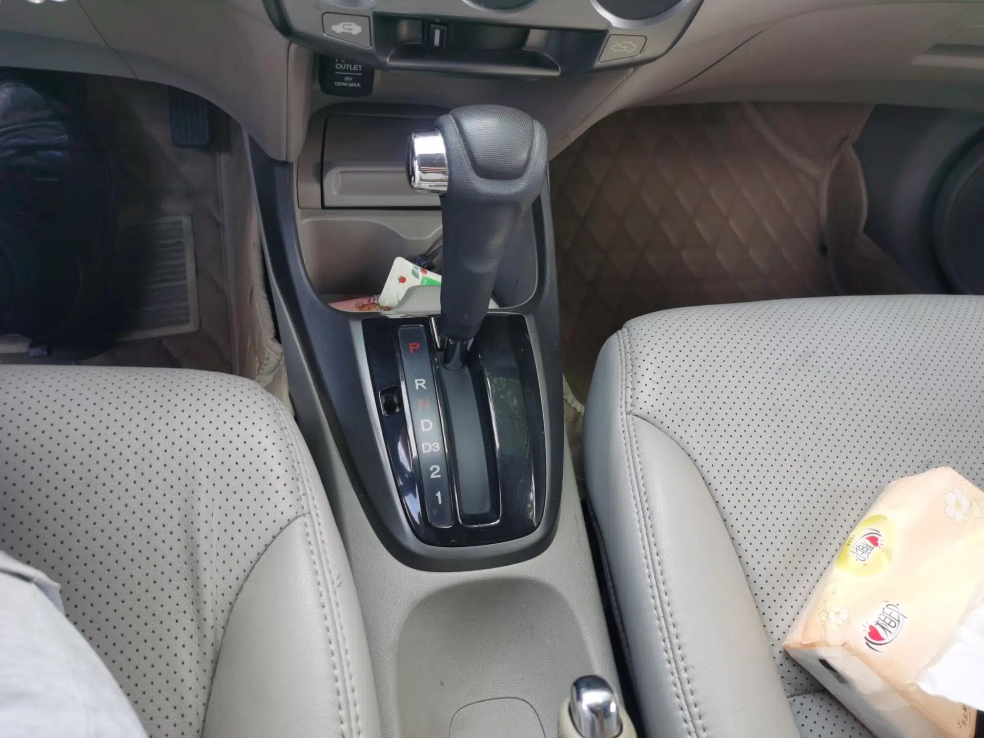 Honda City Classic 2012 1.5L Automatic Elite Edition — миниатюра 14