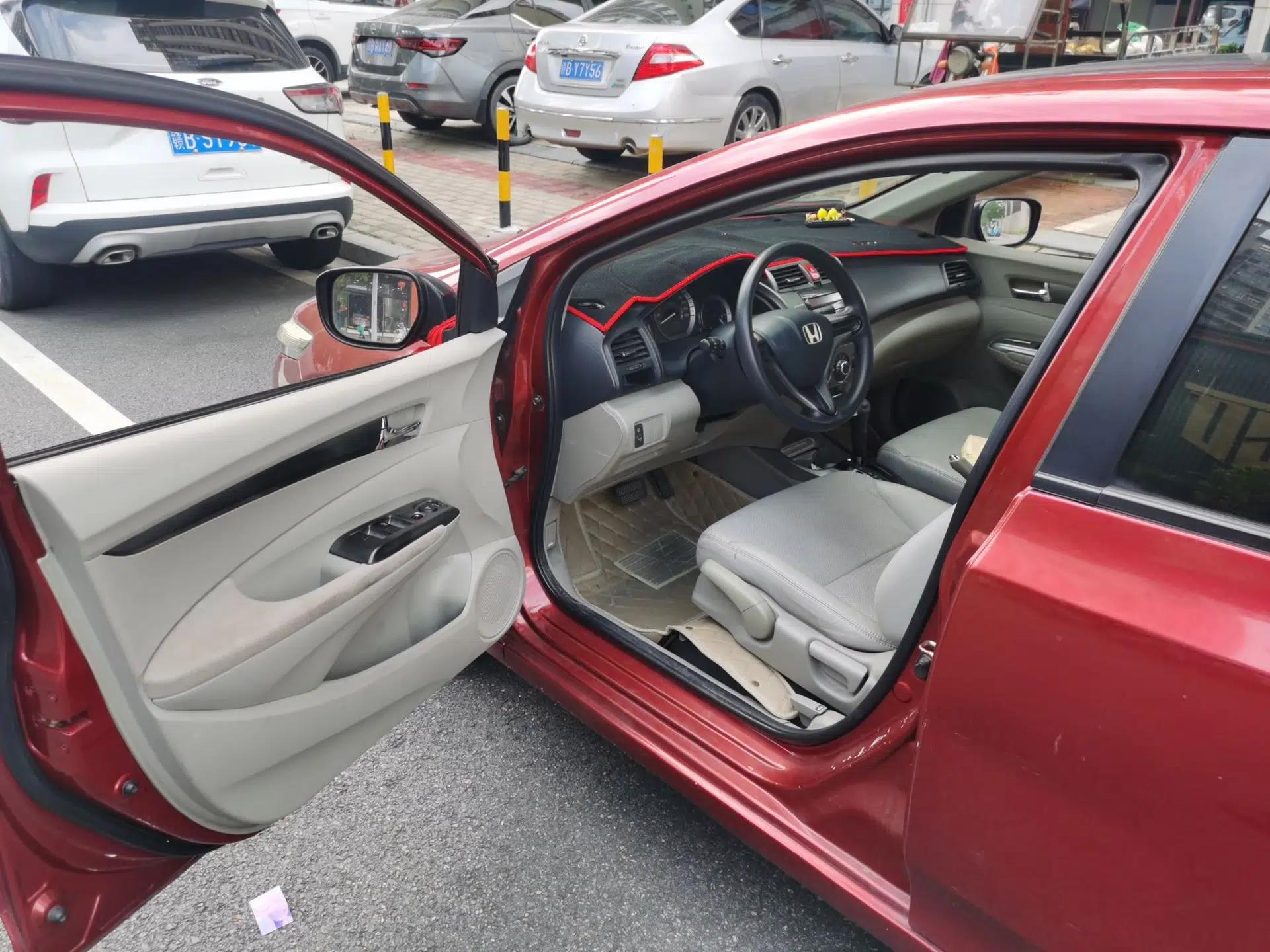 Honda City Classic 2012 1.5L Automatic Elite Edition — миниатюра 16