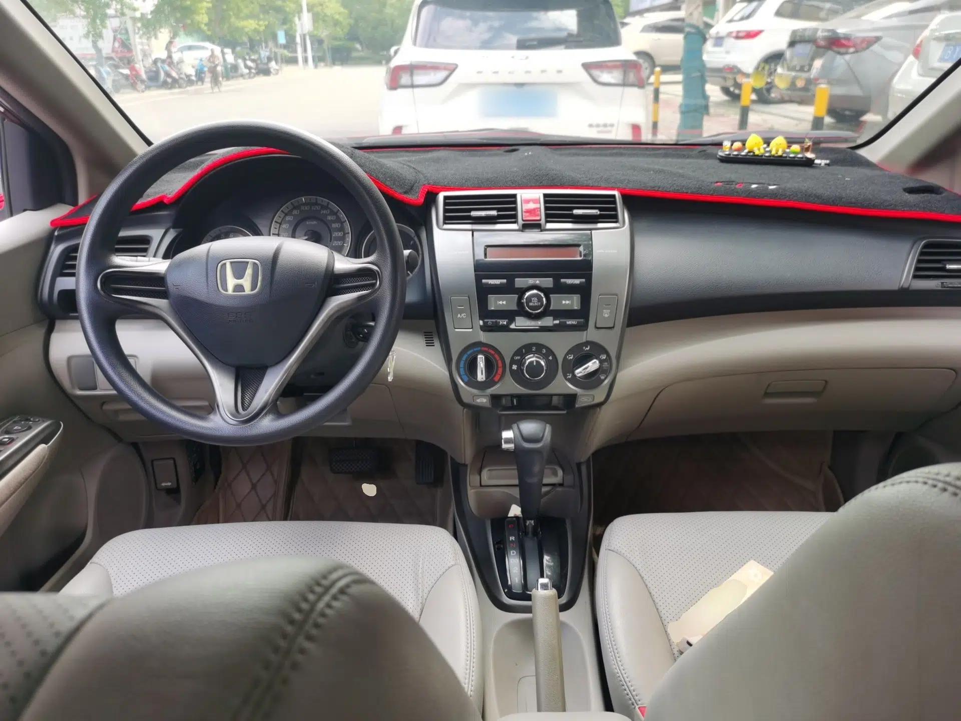 Honda City Classic 2012 1.5L Automatic Elite Edition — миниатюра 9