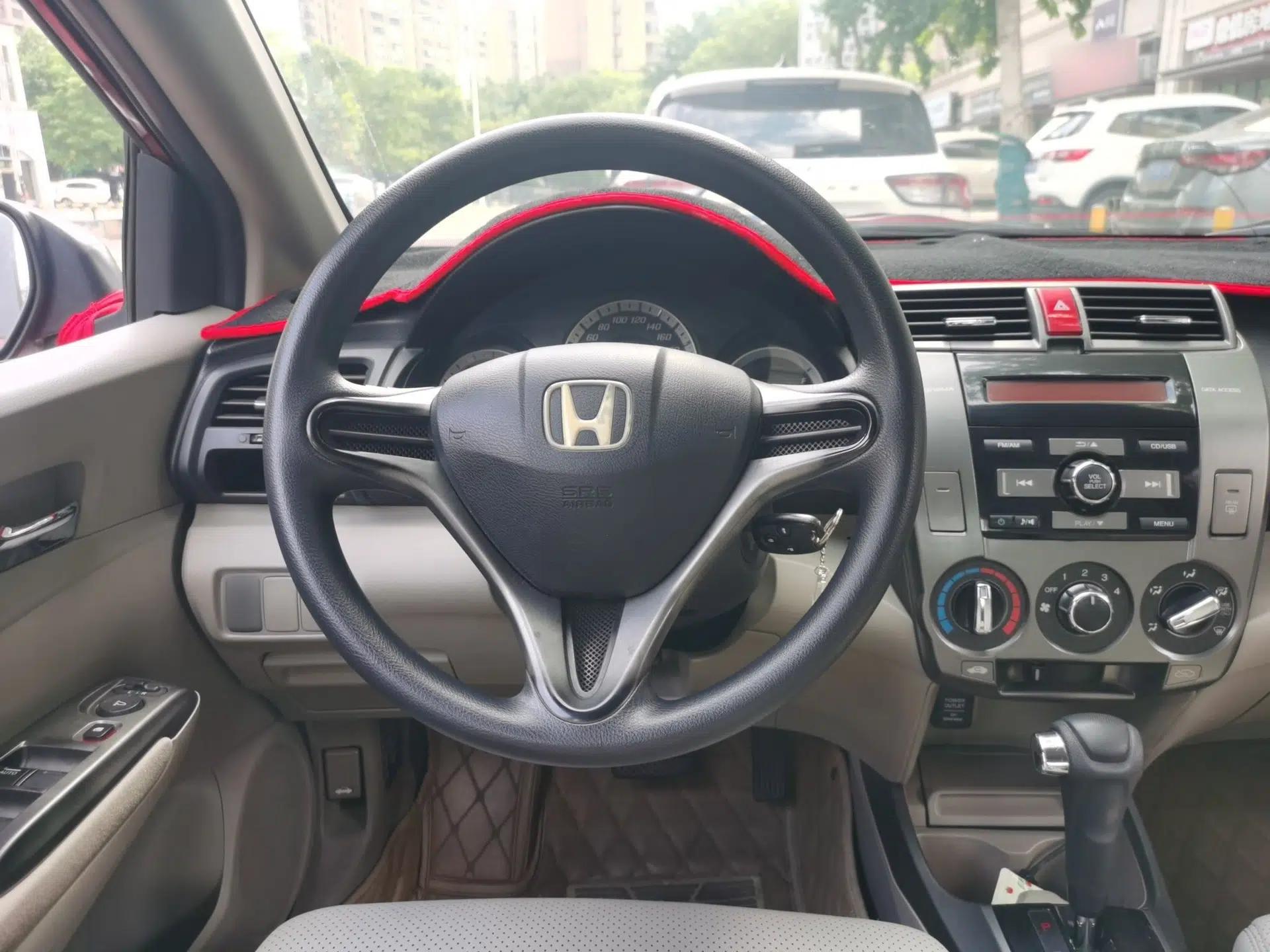 Honda City Classic 2012 1.5L Automatic Elite Edition — миниатюра 10
