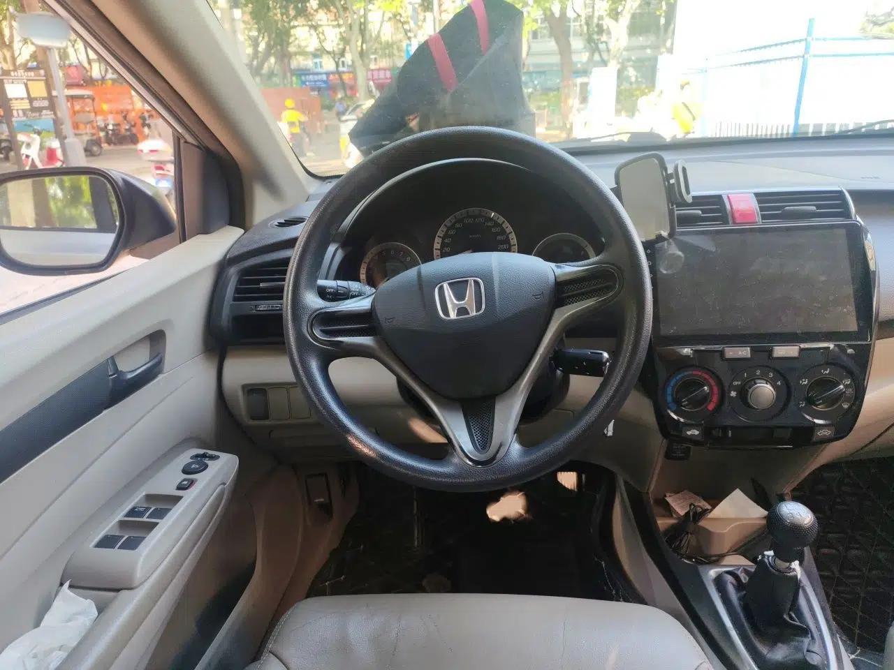 Honda City Classic 2012 1.5L manual Comfort version — миниатюра 10