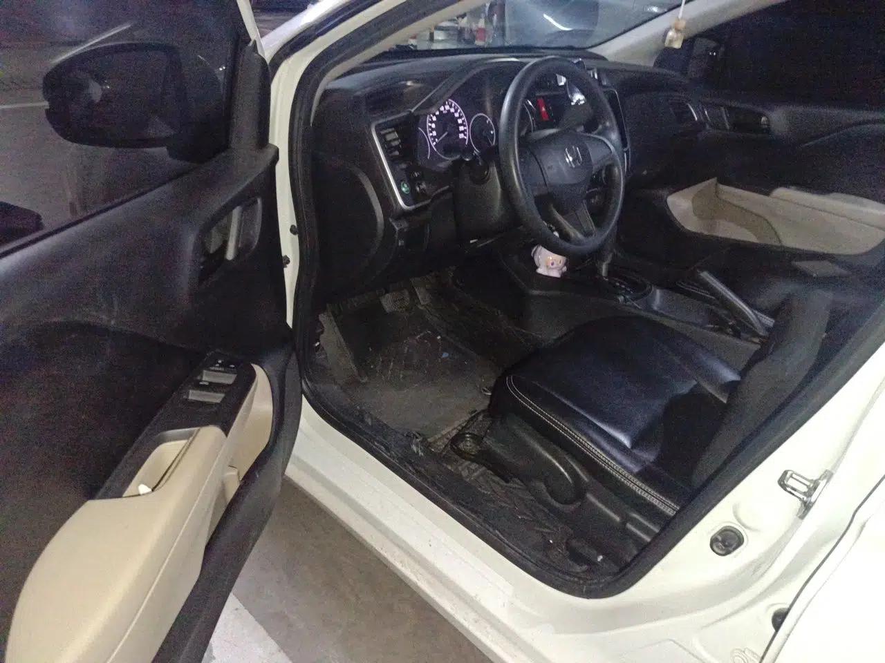Honda City 2018 1.5L CVT Comfort Version — миниатюра 16