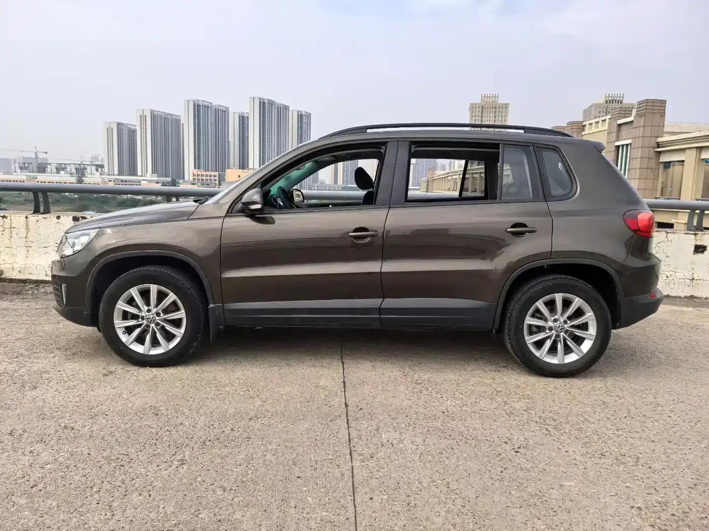2015 Volkswagen Tiguan 1.8TSI Automatic 2WD Comfort Edition — миниатюра 3