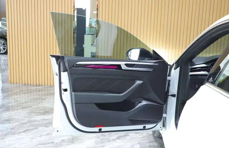 Volkswagen CC 2025 380TSI - Eye-Catching Edition — миниатюра 19