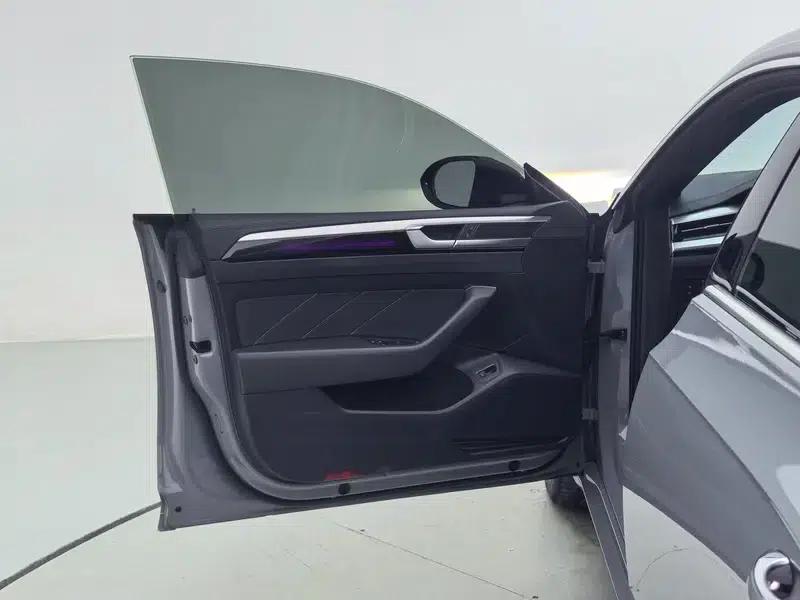Volkswagen CC 2024 380TSI - Eye-Catching Edition — миниатюра 26