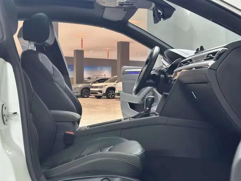 Volkswagen CC 2023 380TSI Striking Edition — миниатюра 16