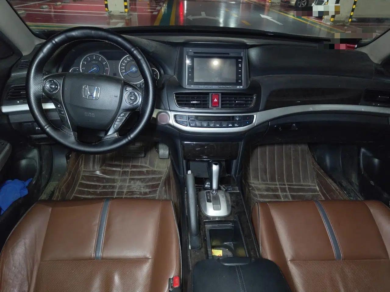 Honda Crosstour 2014 3.0L AWD Prestige Navigation Edition — миниатюра 9