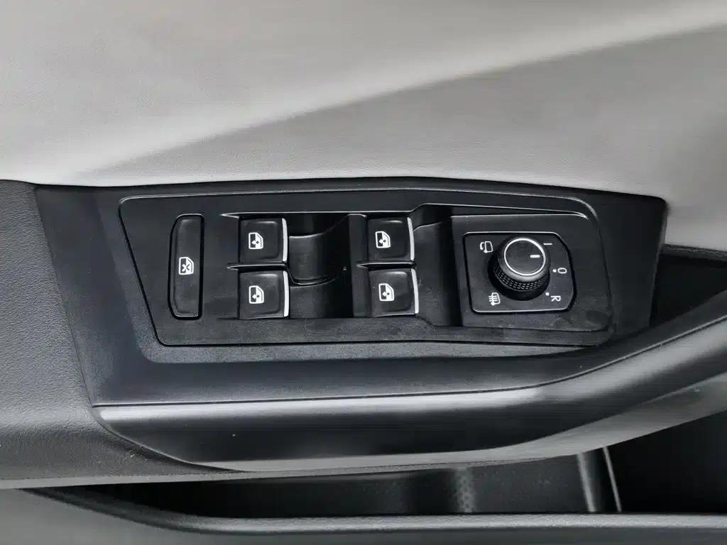 2025 T-ROC 300TSI DSG 2WD Chenguang Edition — миниатюра 9