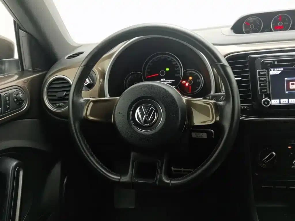 2013 Volkswagen Beetle 1.4TSI Fashion Edition — миниатюра 11