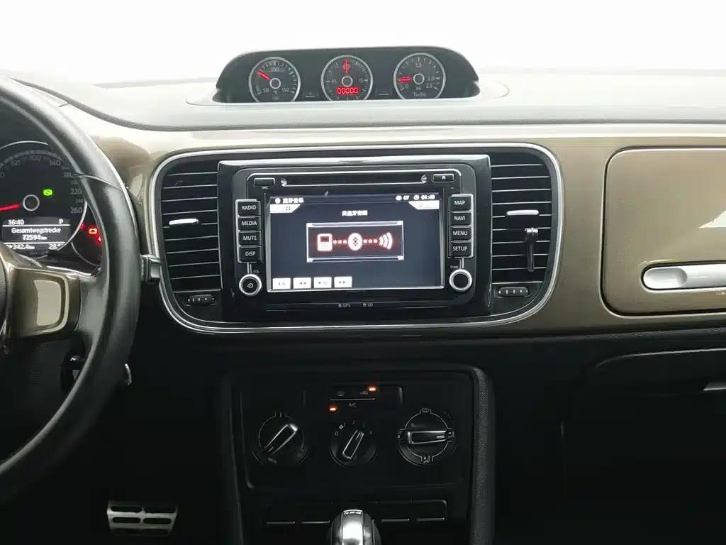 2013 Volkswagen Beetle 1.4TSI Fashion Edition — миниатюра 12