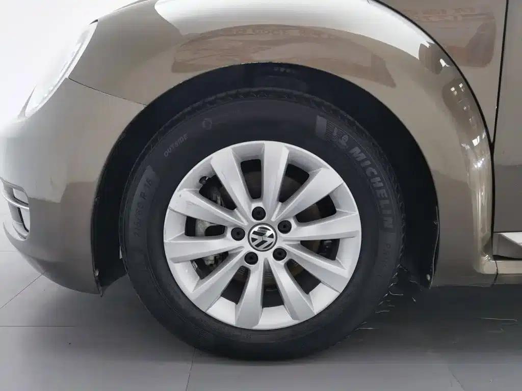 2013 Volkswagen Beetle 1.4TSI Fashion Edition — миниатюра 17