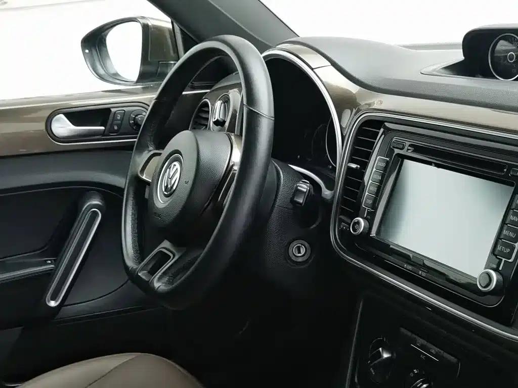 2013 Volkswagen Beetle 1.4TSI Fashion Edition — миниатюра 22