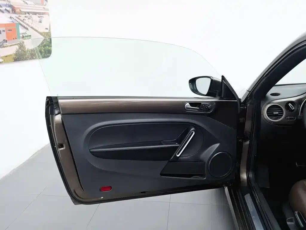 2013 Volkswagen Beetle 1.4TSI Fashion Edition — миниатюра 8
