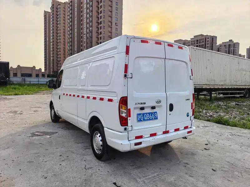 Xintu V80 2021 2.0T Classic City Delivery King, 6-speed Manual Long Wheelbase, Mid-Roof, 3-Seater — миниатюра 4