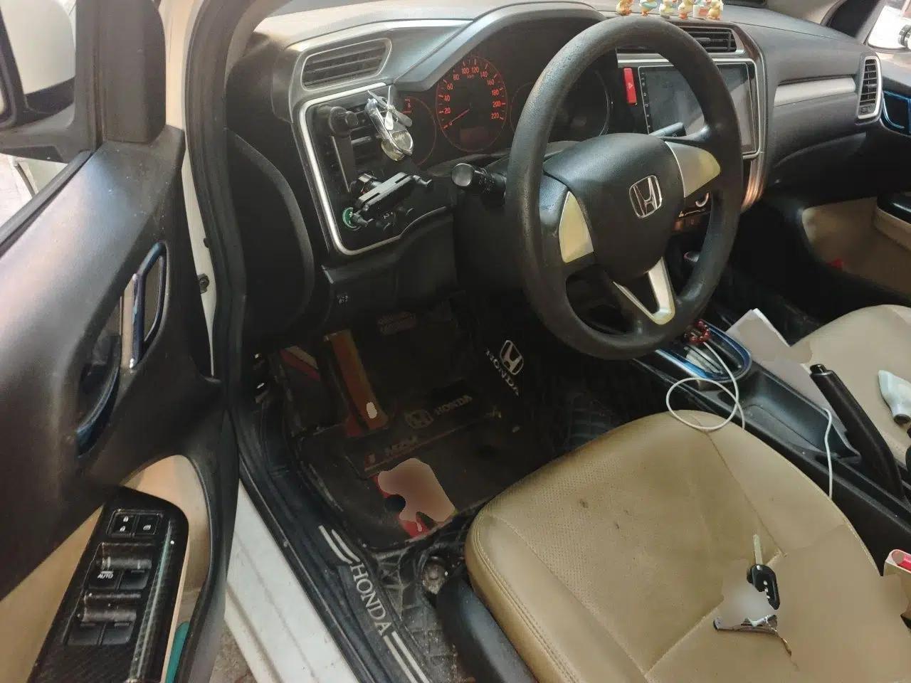 Honda Greiz 2016 1.5L CVT Classic Edition — миниатюра 16