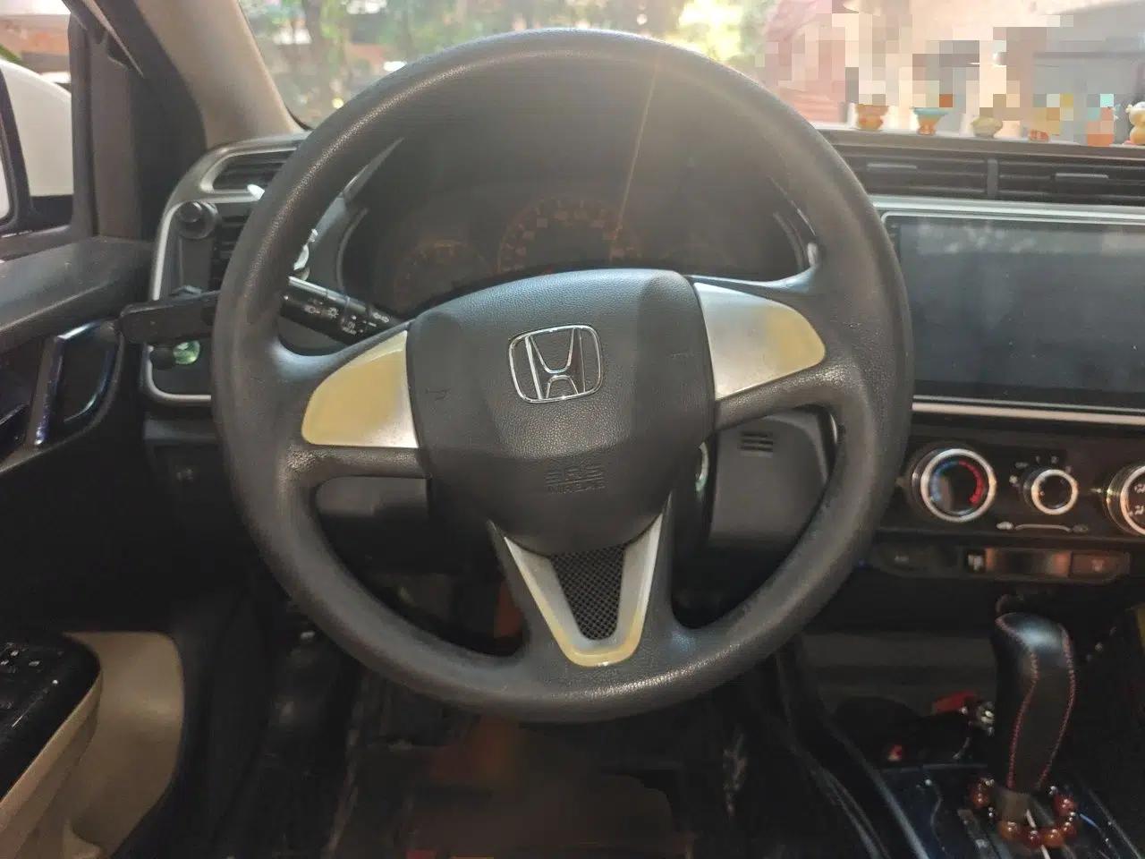 Honda Greiz 2016 1.5L CVT Classic Edition — миниатюра 10