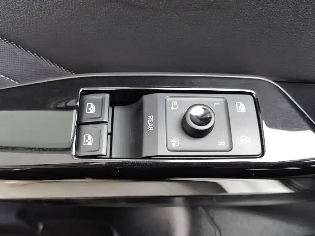 Volkswagen ID.3 2024 Outstanding Edition — миниатюра 9