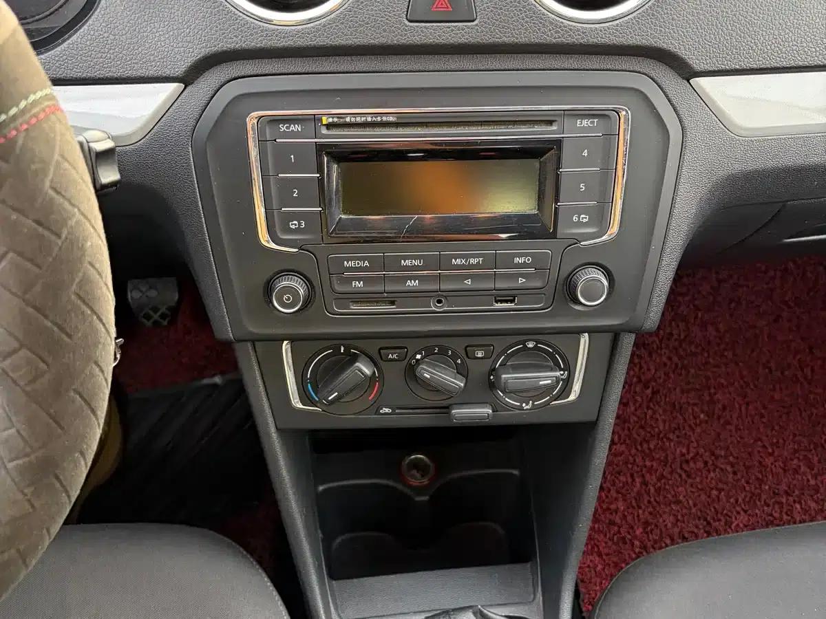 Jetta 2015 Value Edition 1.4L Manual Comfort Model — миниатюра 16
