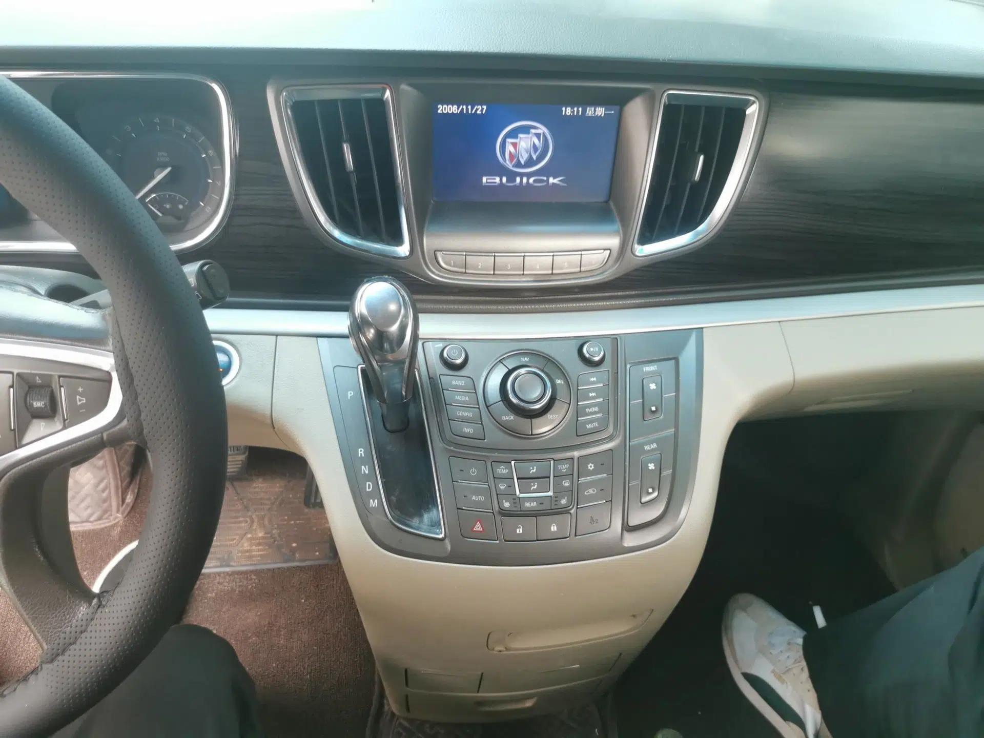 Buick GL8 2011 3.0L XT Luxury Business Flagship Edition — миниатюра 13
