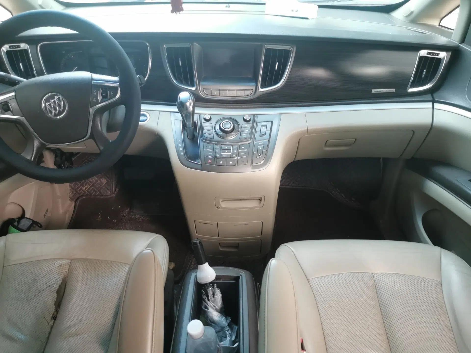 Buick GL8 2011 3.0L XT Luxury Business Flagship Edition — миниатюра 9