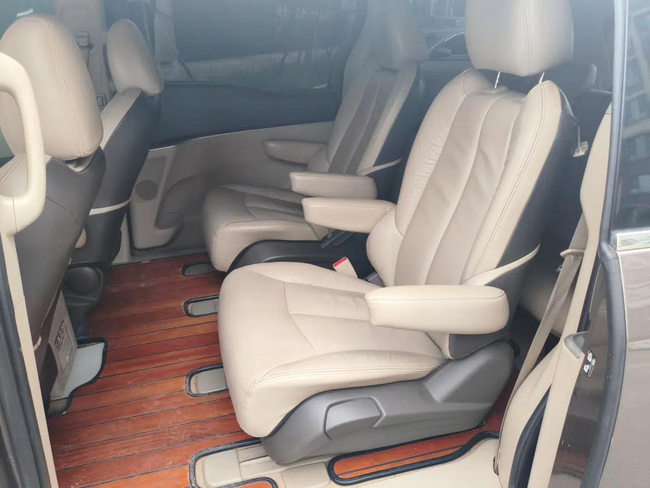 Buick GL8 2011 3.0L GT Luxury Business Haoya Edition — миниатюра 17