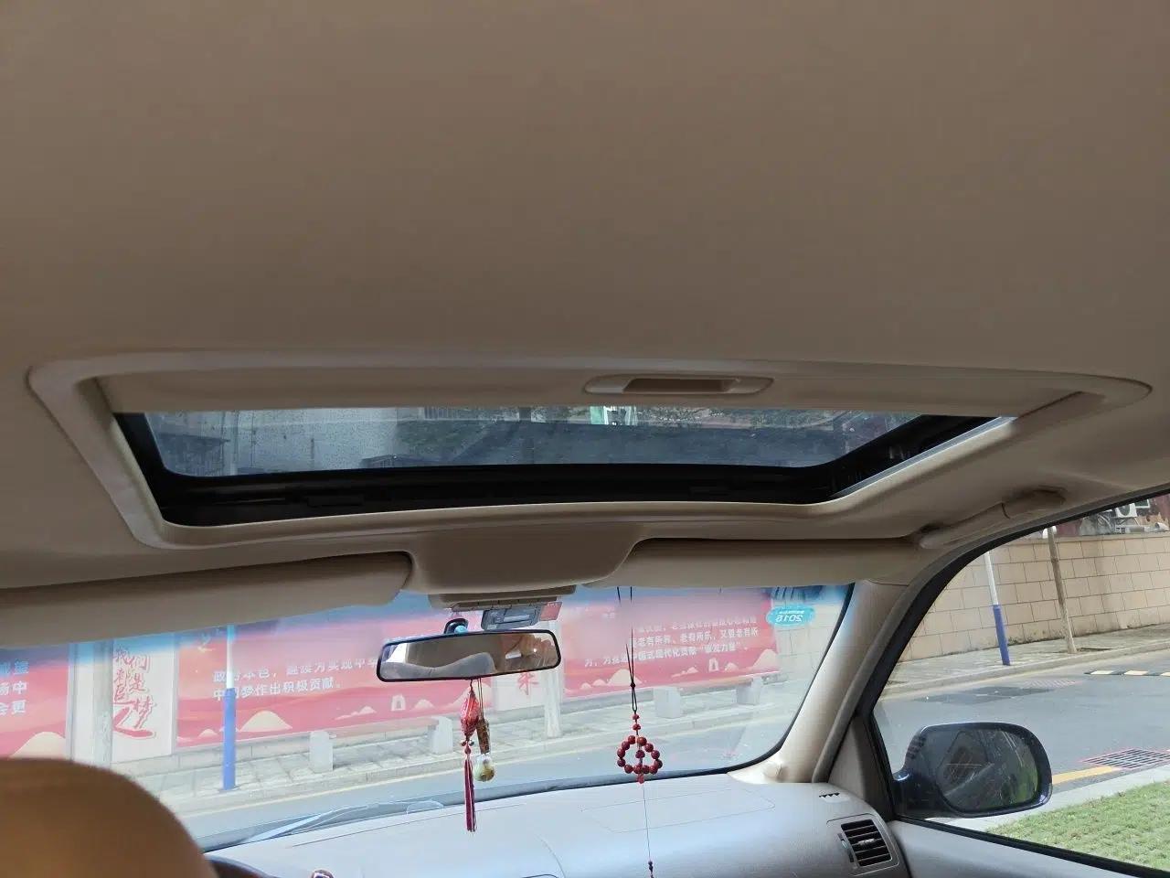 Buick GL8 2011 2.4L LT Executive Edition — миниатюра 18