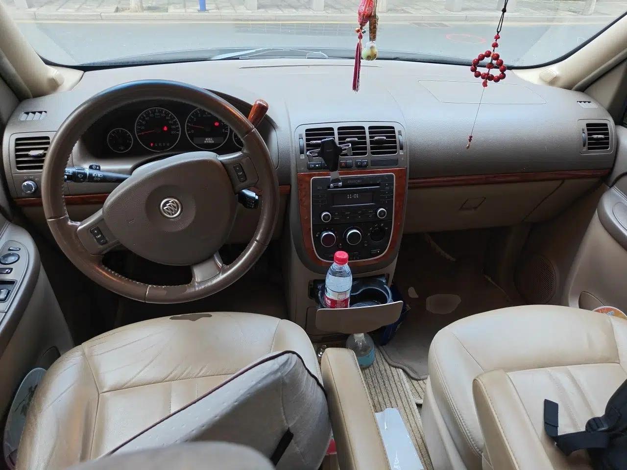 Buick GL8 2011 2.4L LT Executive Edition — миниатюра 9