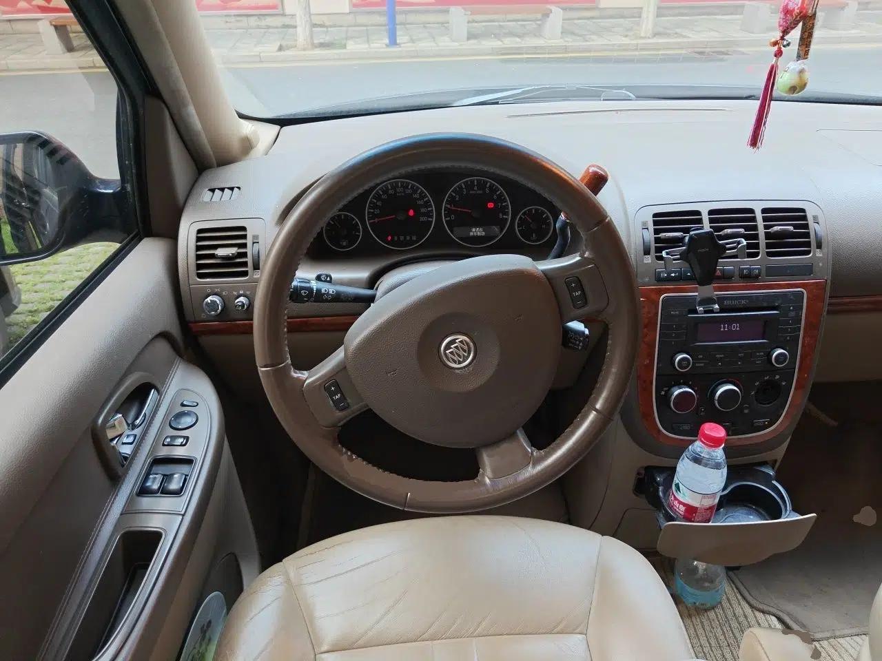 Buick GL8 2011 2.4L LT Executive Edition — миниатюра 10