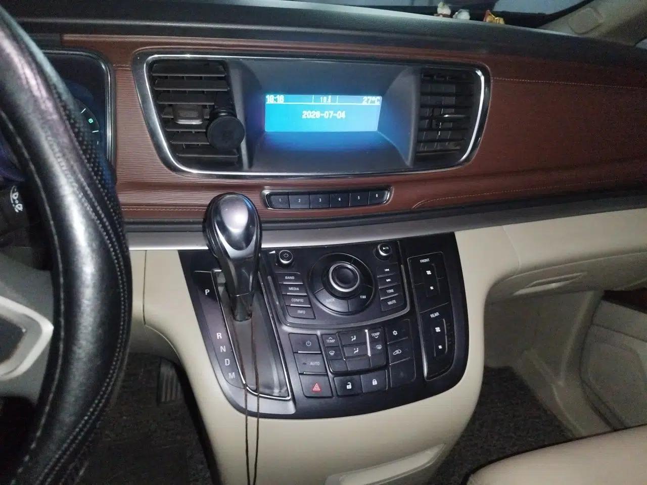 Buick GL8 2015 2.4L Luxury Business Premium Edition — миниатюра 13