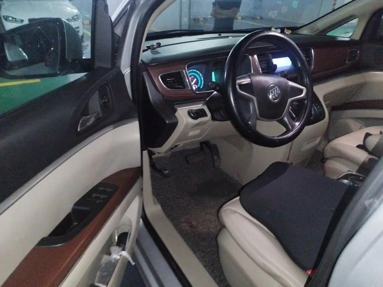 Buick GL8 2015 2.4L Luxury Business Premium Edition — миниатюра 16