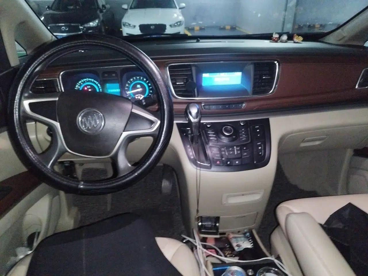 Buick GL8 2015 2.4L Luxury Business Premium Edition — миниатюра 9