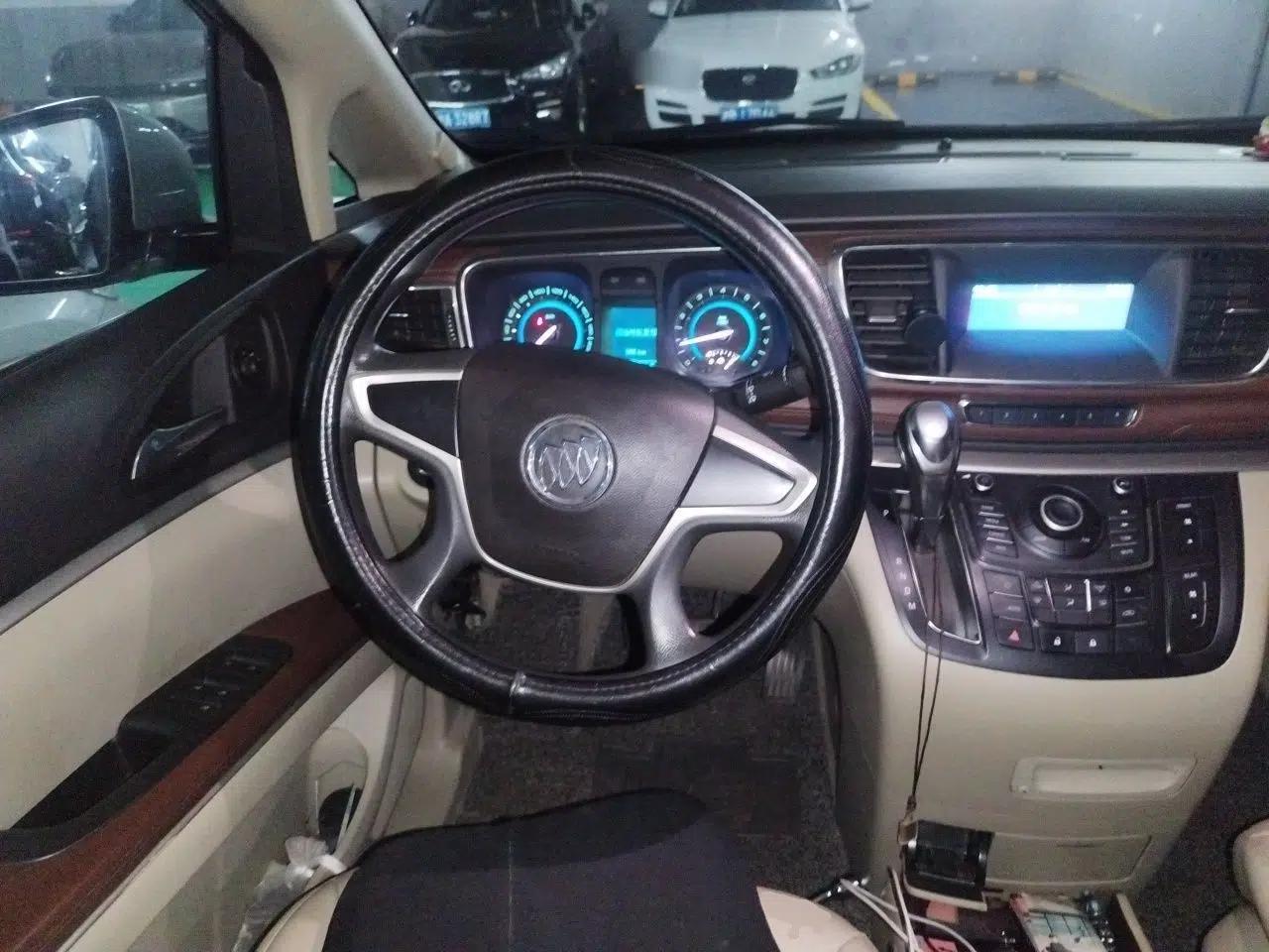 Buick GL8 2015 2.4L Luxury Business Premium Edition — миниатюра 10