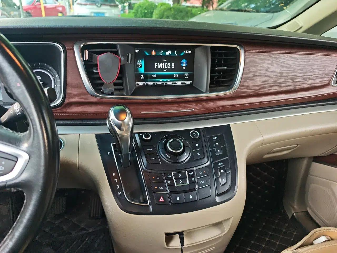 Buick GL8 2017 25S Luxury Version China V Standard — миниатюра 13
