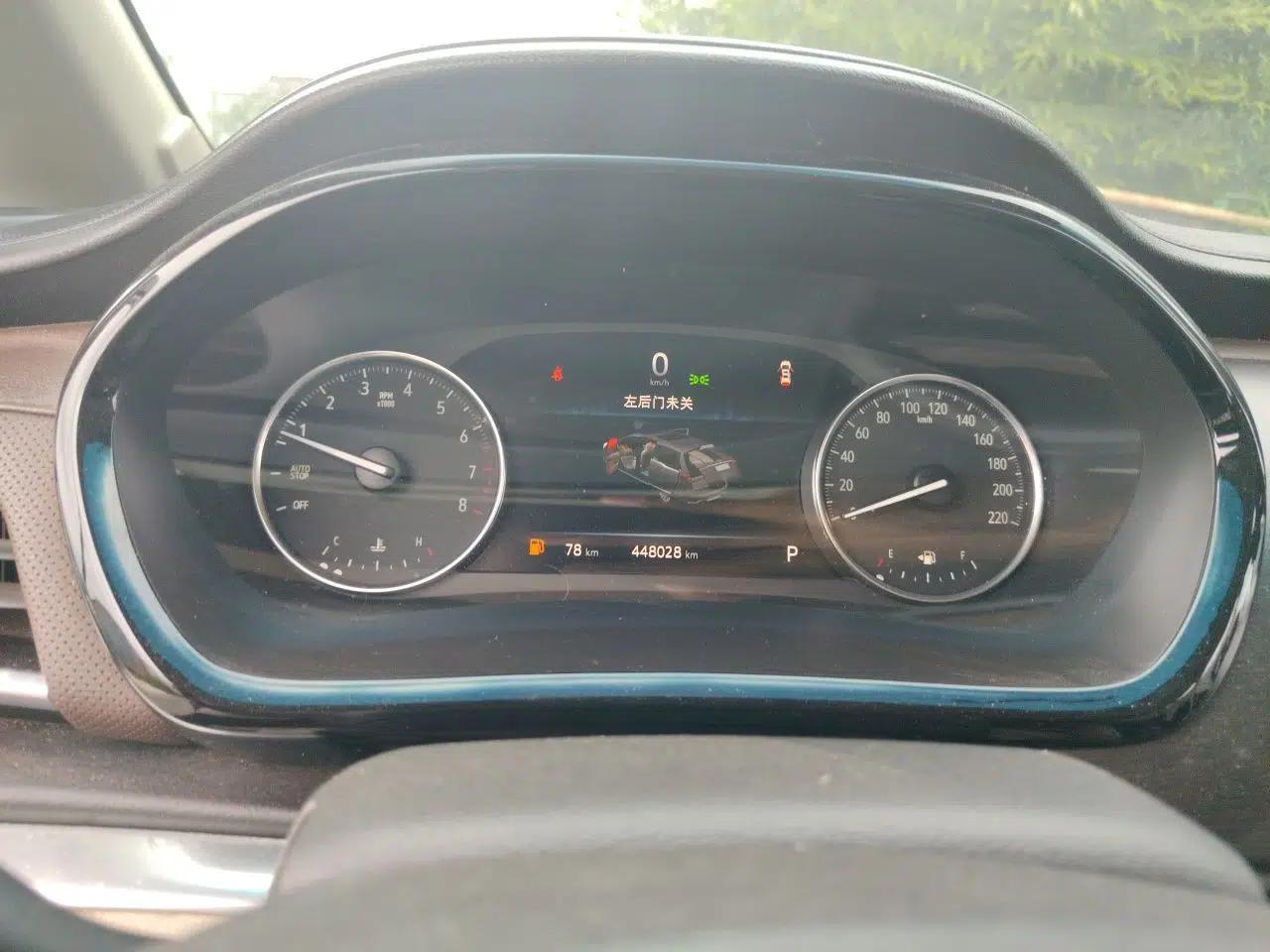 Buick GL8 2021 Land Cruiser Executive Class 652T Comfort Model — миниатюра 11