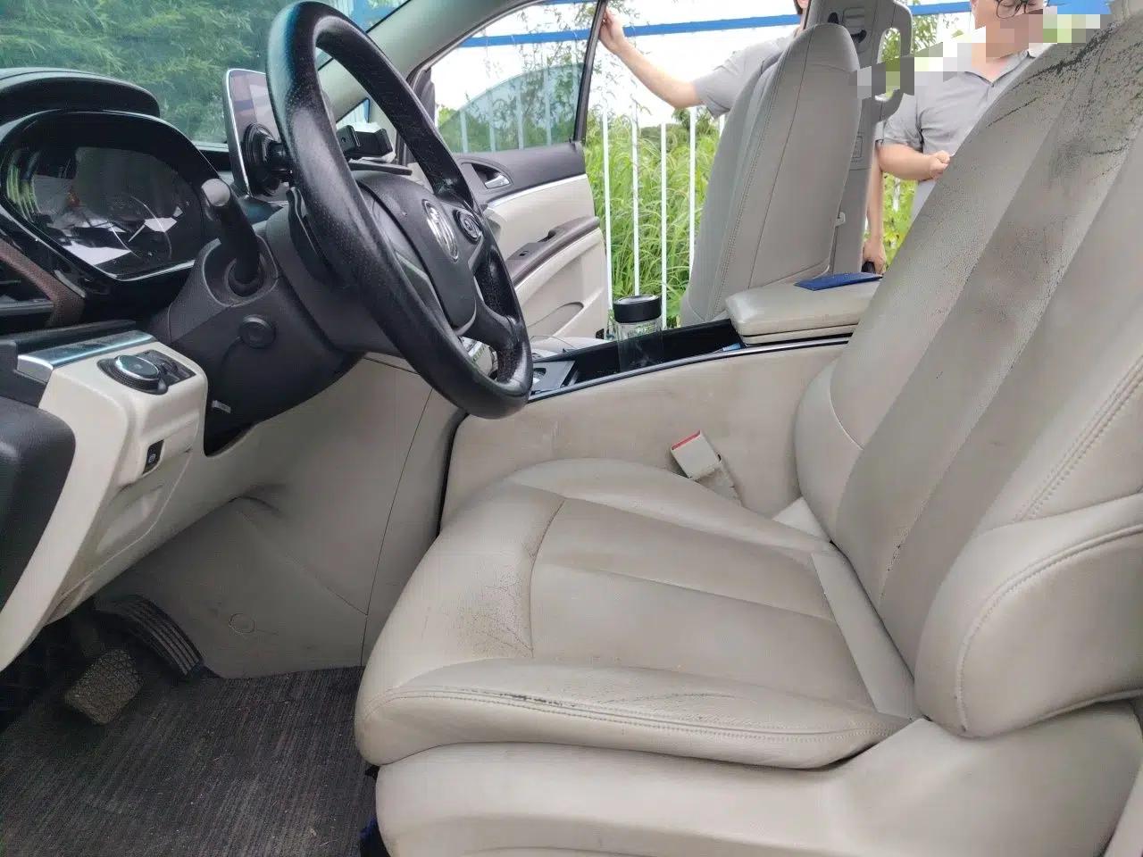 Buick GL8 2021 Land Cruiser Executive Class 652T Comfort Model — миниатюра 15