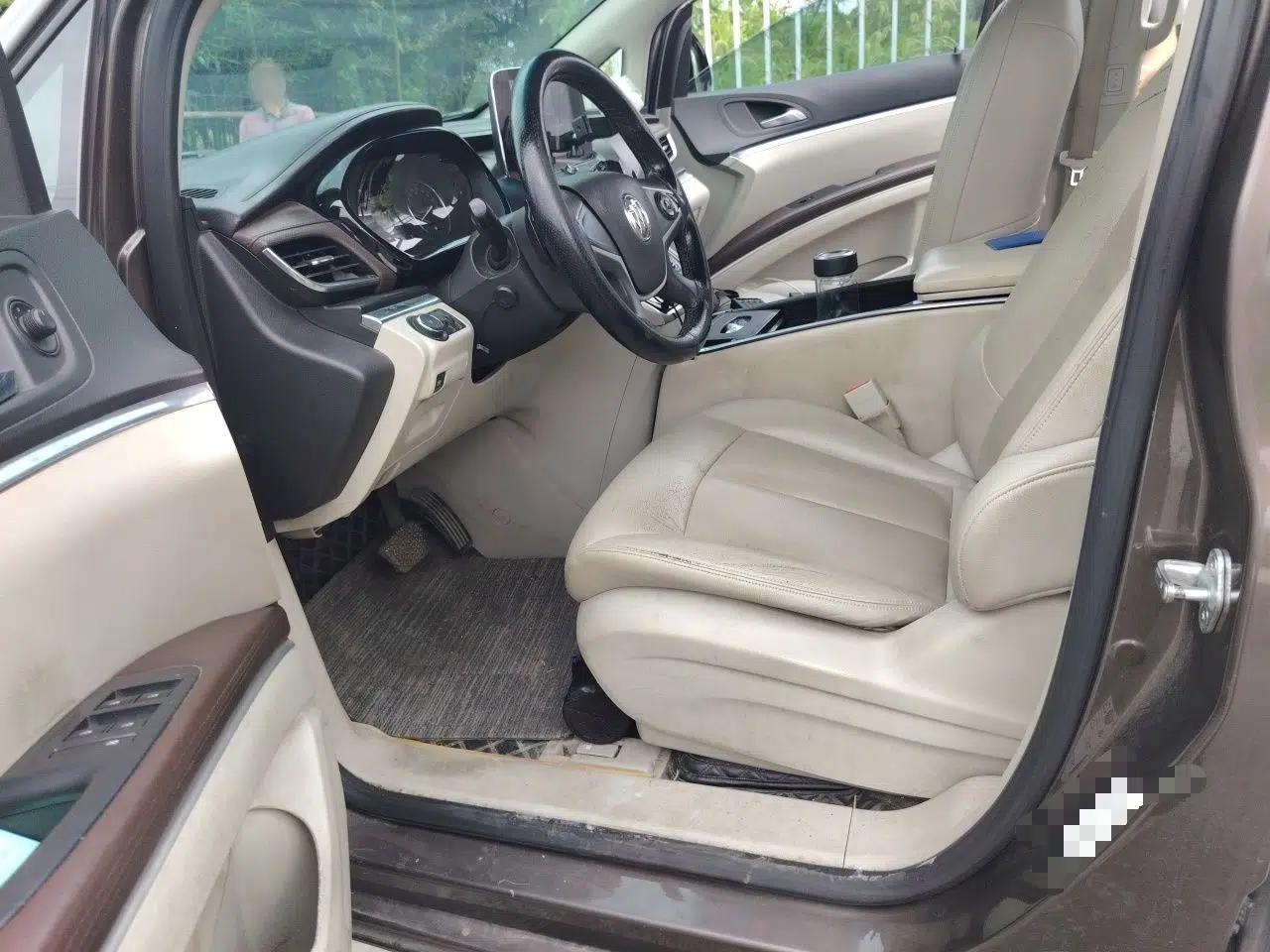 Buick GL8 2021 Land Cruiser Executive Class 652T Comfort Model — миниатюра 16