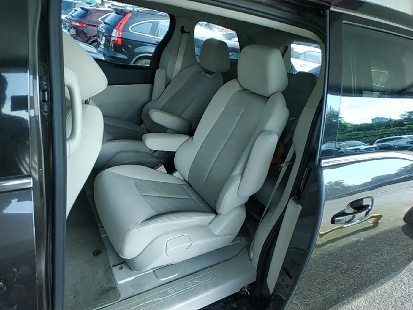 Buick GL8 2020 Land Cruiser Executive Class 652T Comfort Model — миниатюра 26
