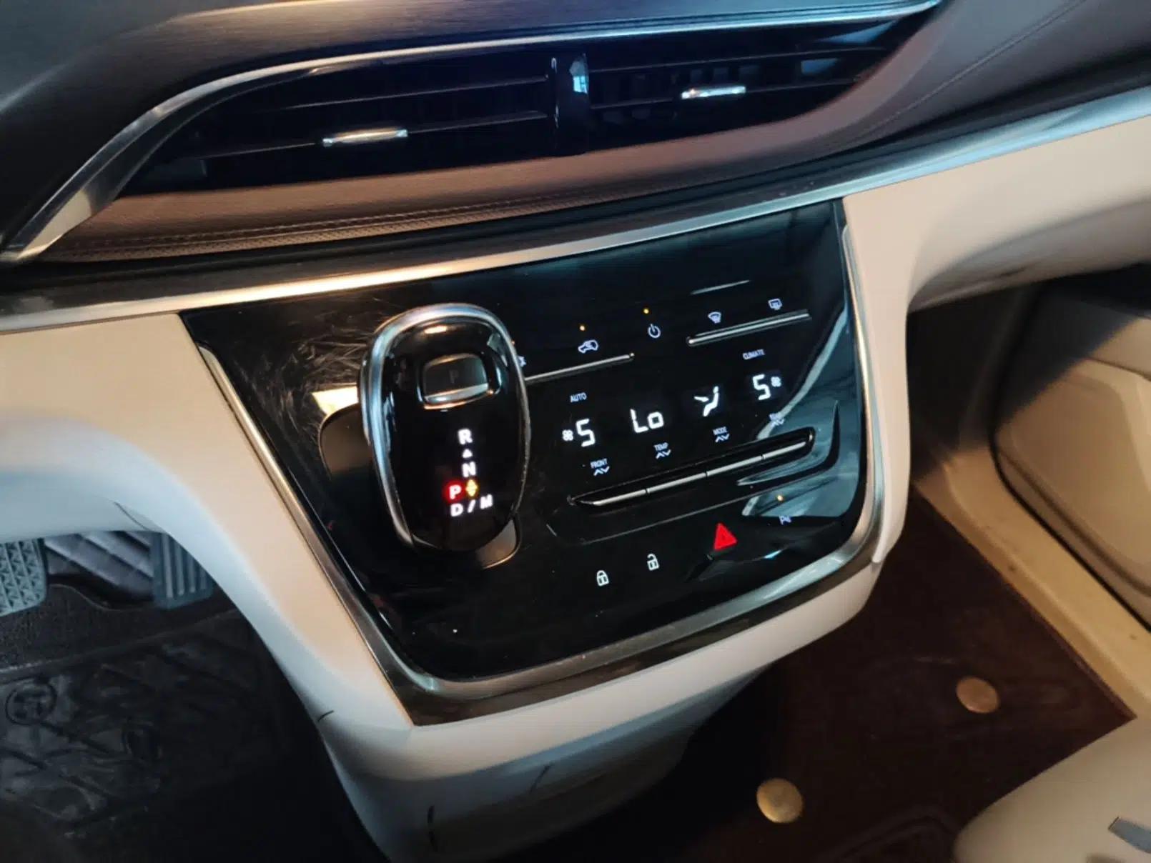 Buick GL8 2021 Land Cruiser Executive Class 652T Comfort Model — миниатюра 16