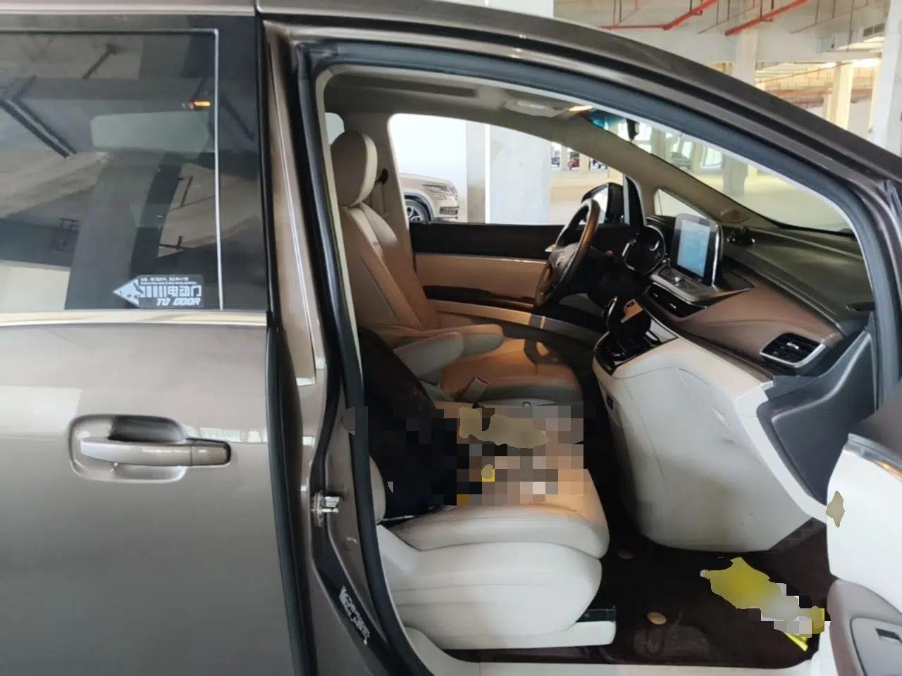 Buick GL8 2021 Land Cruiser Executive Class 652T Comfort Model — миниатюра 19
