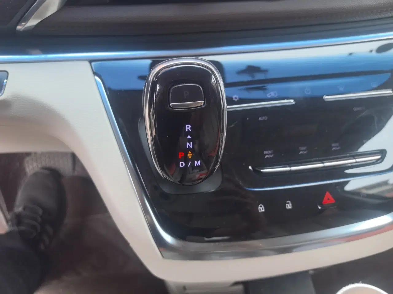 Buick GL8 2021 Land Cruiser Executive Class 652T Luxury Model — миниатюра 14