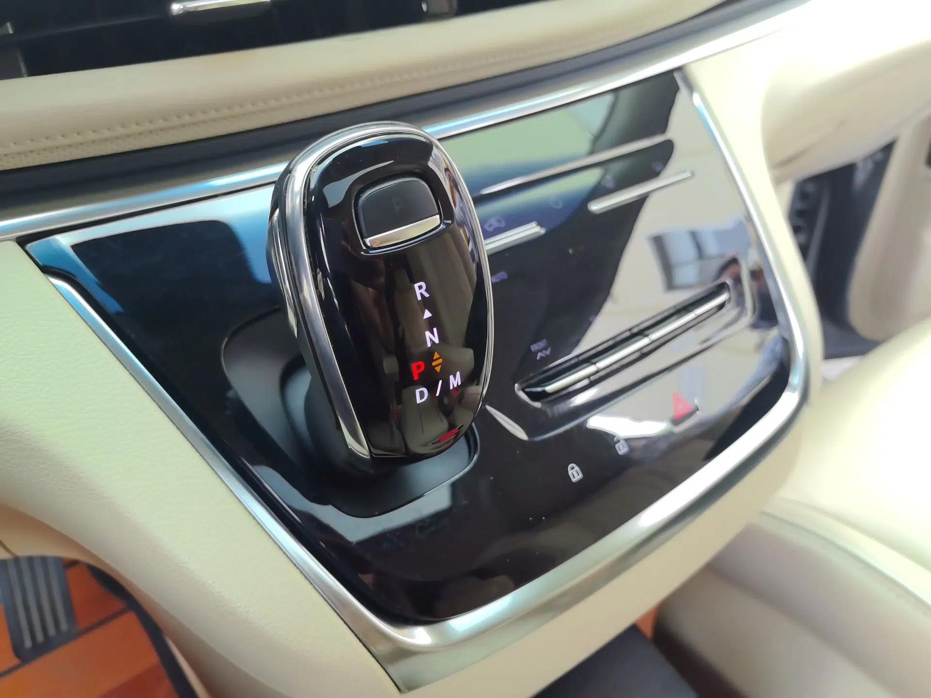 Buick GL8 2023 Facelifted Land Cruiser Executive Luxury Version — миниатюра 14