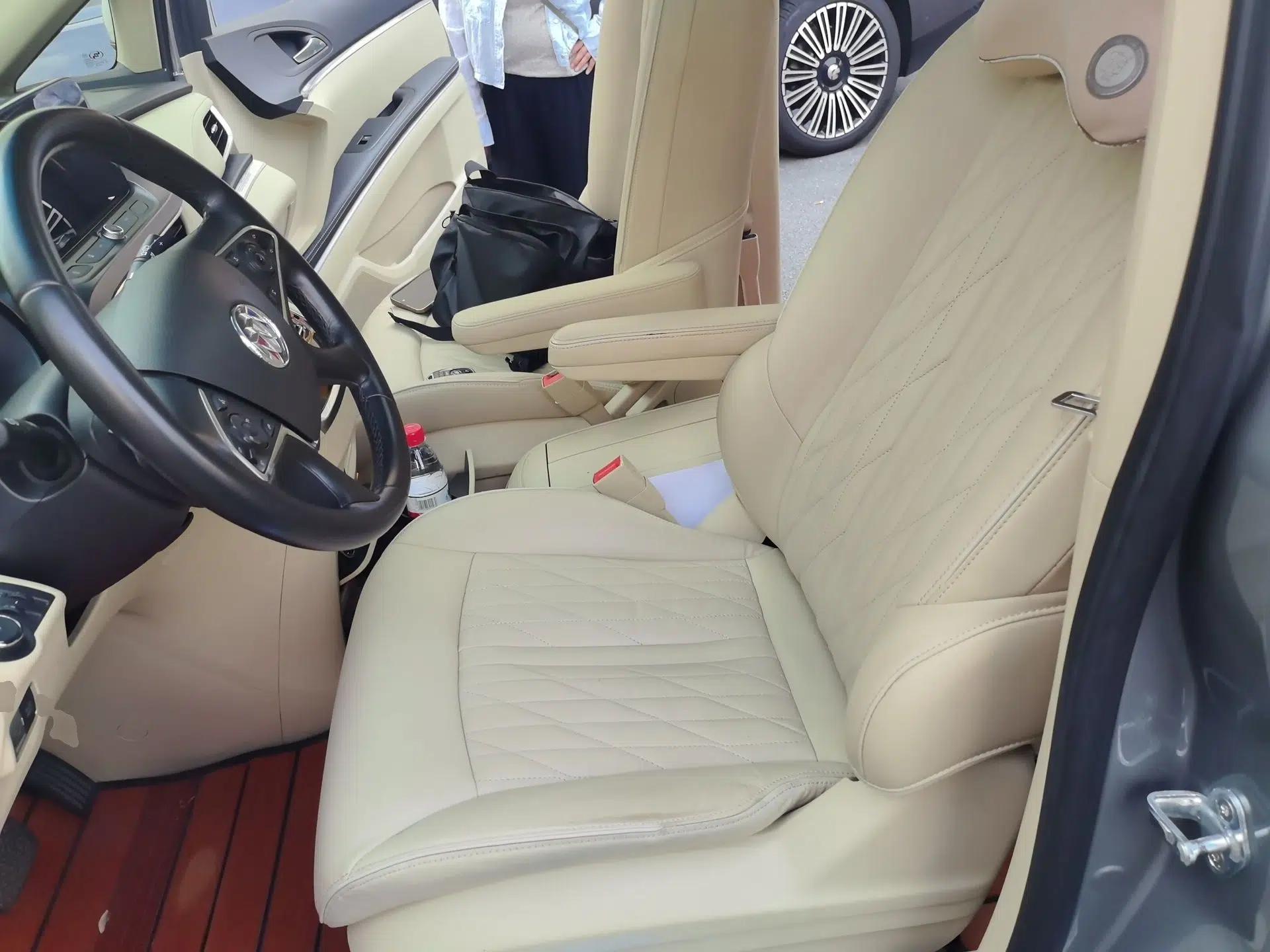 Buick GL8 2023 Facelifted Land Cruiser Executive Luxury Version — миниатюра 15