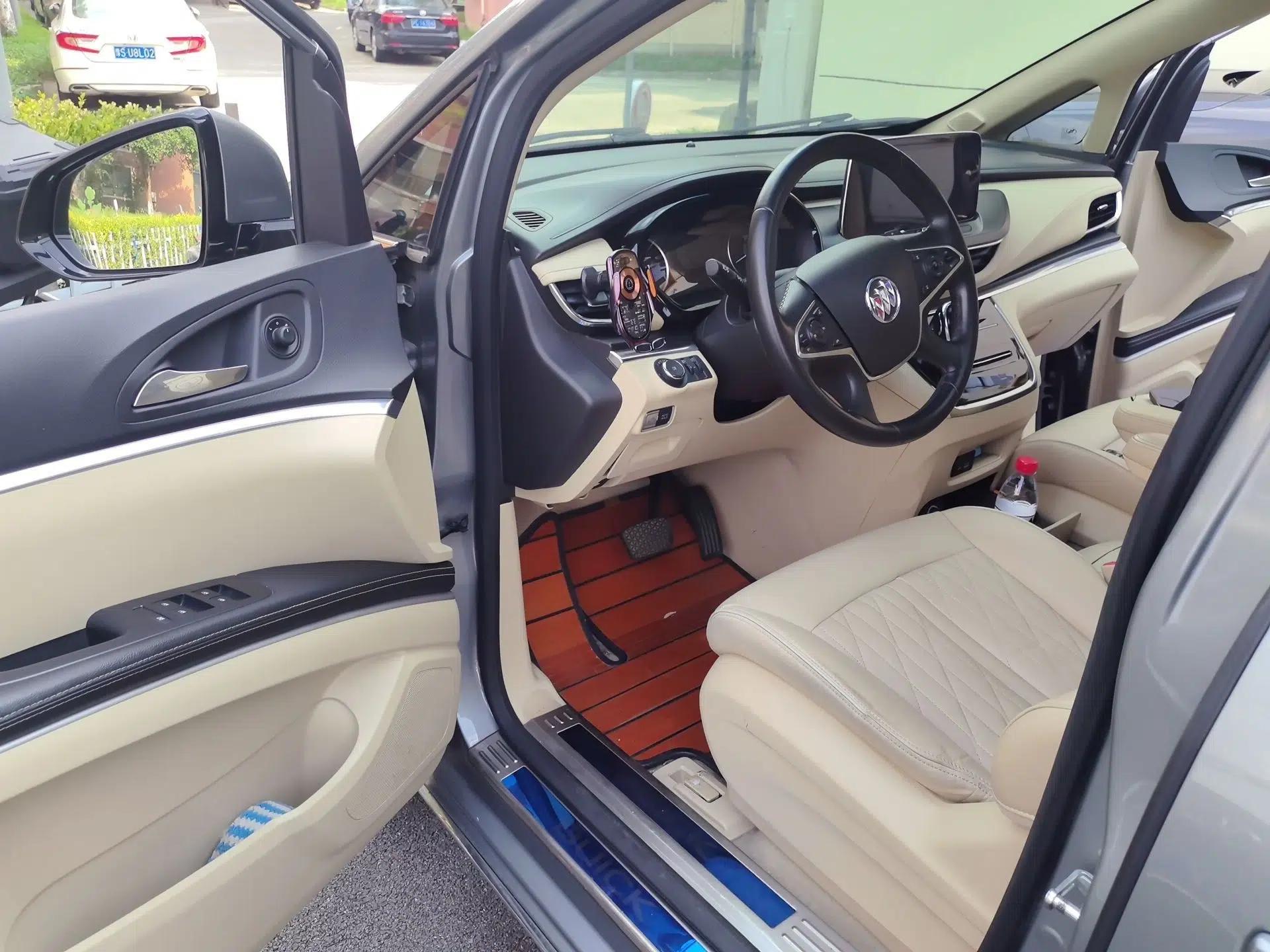 Buick GL8 2023 Facelifted Land Cruiser Executive Luxury Version — миниатюра 16