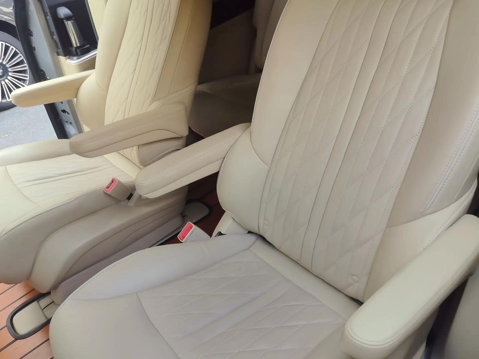 Buick GL8 2023 Facelifted Land Cruiser Executive Luxury Version — миниатюра 17