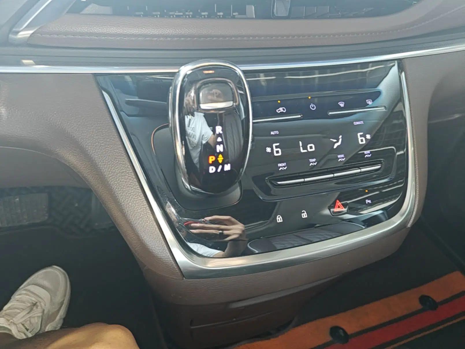 Buick GL8 2021 Land Cruiser Executive Class 652T Luxury Model — миниатюра 21
